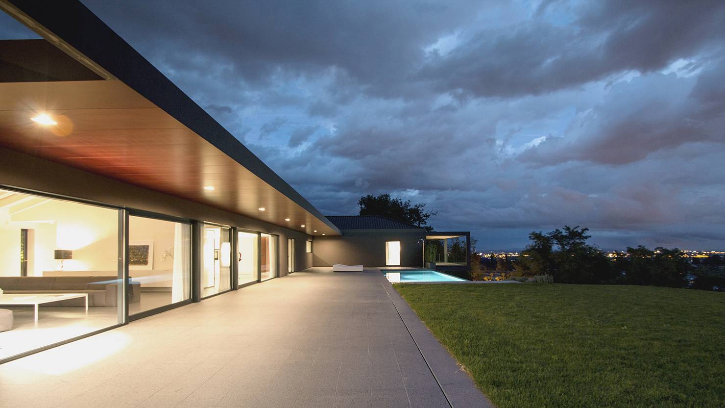 luxhaus vs zola windows - steel look aluminum windows commercial building
